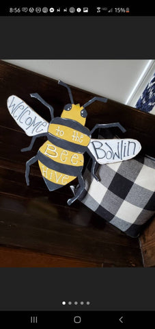 Bumble bee door hanger